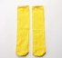 Ciorapii colorati ai fetelor galben