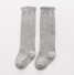 Ciorapii colorati ai fetelor gri