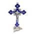 Crucea decorativă pe un piedestal albastru