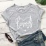 Damen-T-Shirt mit dem Aufdruck „Loved“. 4