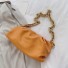 Dámska kabelka so zlatou reťazou oranžová