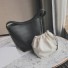 Dámska kožená kabelka cez rameno M715 čierna