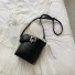 Dámska kožená kabelka M1743 čierna