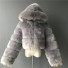 Damska kurtka zimowa ze sztucznego futra P1481 szary