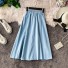 Dámska midi sukňa s gumou v páse svetlo modrá