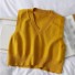Dámska pletená vesta A2356 tmavo žltá