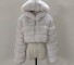 Dámska zimná bunda z umelej kožušiny P1481 svetlo sivá