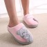 Damskie pantofle domowe z kotem różowo-szary