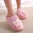 Damskie pantofle domowe z kotem różowy