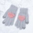 Damskie zimowe rękawiczki z sercem szary