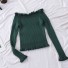 Dámsky krátky sveter s volánikmi tmavo zelená