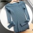 Dámský pletený svetr s výstřihem tmavě modrá