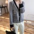 Dámsky sveter s gombíkmi a vreckami sivá