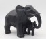 Dekoratív szobor egy elefánt és az elefánt baba fekete