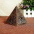 Dekoratívna kovová pyramída bronzová