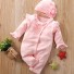 Dievčenský dojčenský overal s čiapkou T2674 ružová