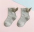 Dívčí kotníkové ponožky s křídly šedá