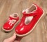 Dívčí lakované sandály červená