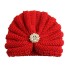 Dívčí zimní čepice s perlami červená