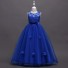 Długa sukienka dziewczęca w kwiaty i wstążkę J2901 niebieski