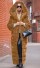 Długi płaszcz damski ze sztucznego futra P2179 jasny brąz