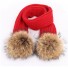 Dzianinowa zimowa szalik dziecięcy z pomponami J3133 czerwony