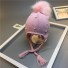 Dziecięca czapka z pomponem i perłami różowy