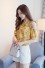 Elegancka bluzka damska w kwiatowy wzór J1037 żółty