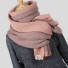 Gestrickter Winterschal für Damen J3189 rosa