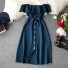Jednofarebné šaty s volánom tmavo modrá