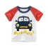 Jungen-T-Shirt mit einem Auto rot