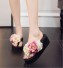 Női platform flip-flop papucs virágokkal fekete