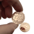 Oboustranná kovová mince 2,5 cm s nápisy Yes a No na každé straně Mince na pomoc při rozhodování Ano a Ne Sběratelská pozlacená mince rose gold