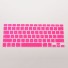 Ochranný kryt na klávesnici MacBook Pro tmavo ružová