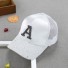 Șapcă pentru copii cu litera T897 alb