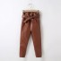 Skórzane spodnie dziewczęce T2455 brązowy
