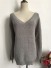 Sweter damski z dzianiny A2976 szary