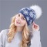 Zimowa czapka damska z płatkami śniegu 2