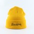 Zimowa czapka z napisem żółty